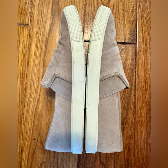 Vince Blair GUC Sz 8.5 Taupe Suede Slip-On Sneakers - Picture 6 of 6